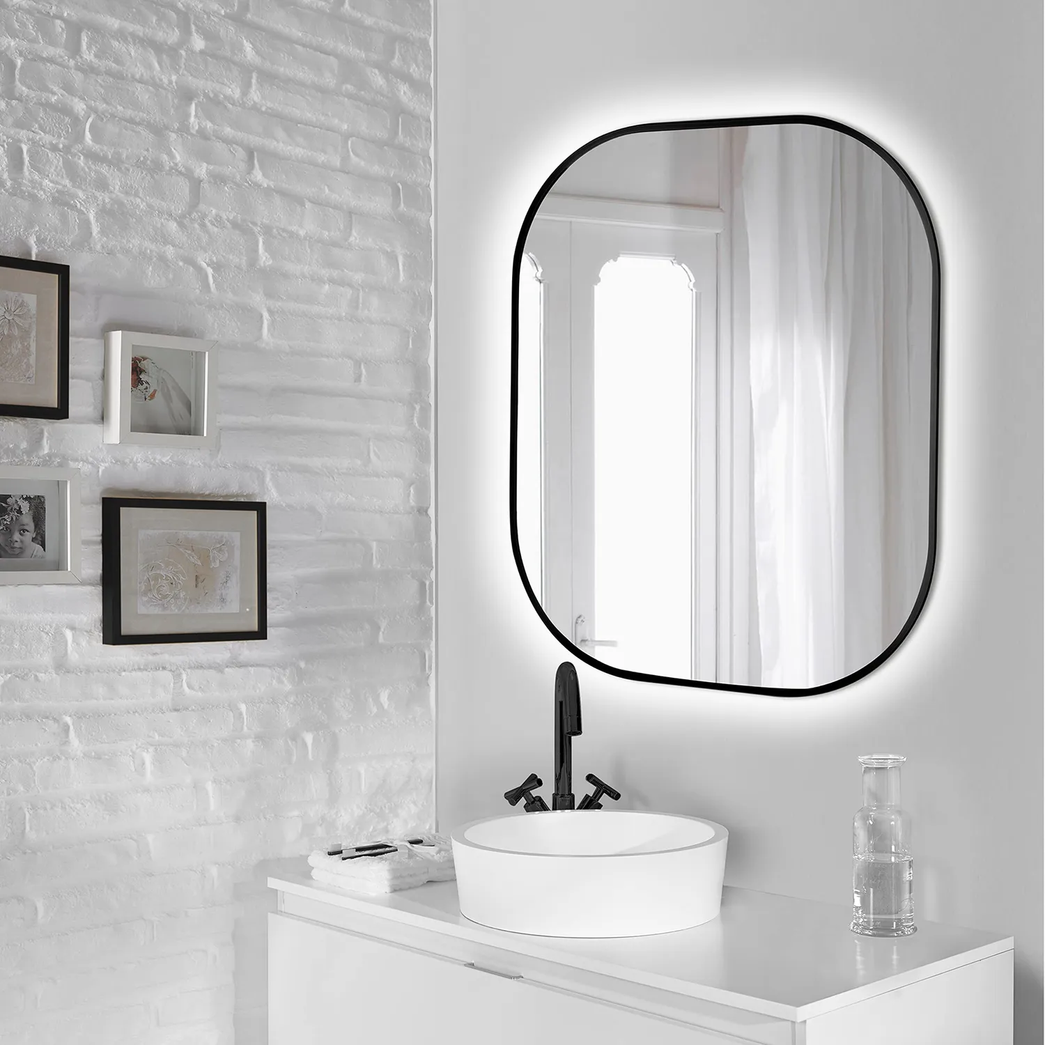 Emuca specchio LED 800x600 bordi arrotondati cornice nera 12W