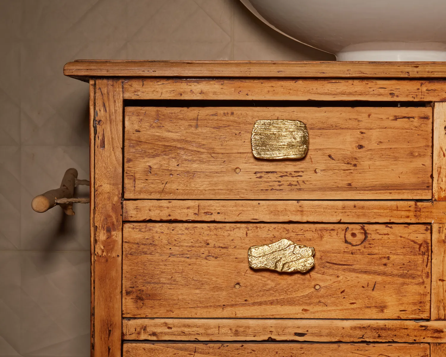 NIVA Design Black Forest Betulla pomello ottone corteccia