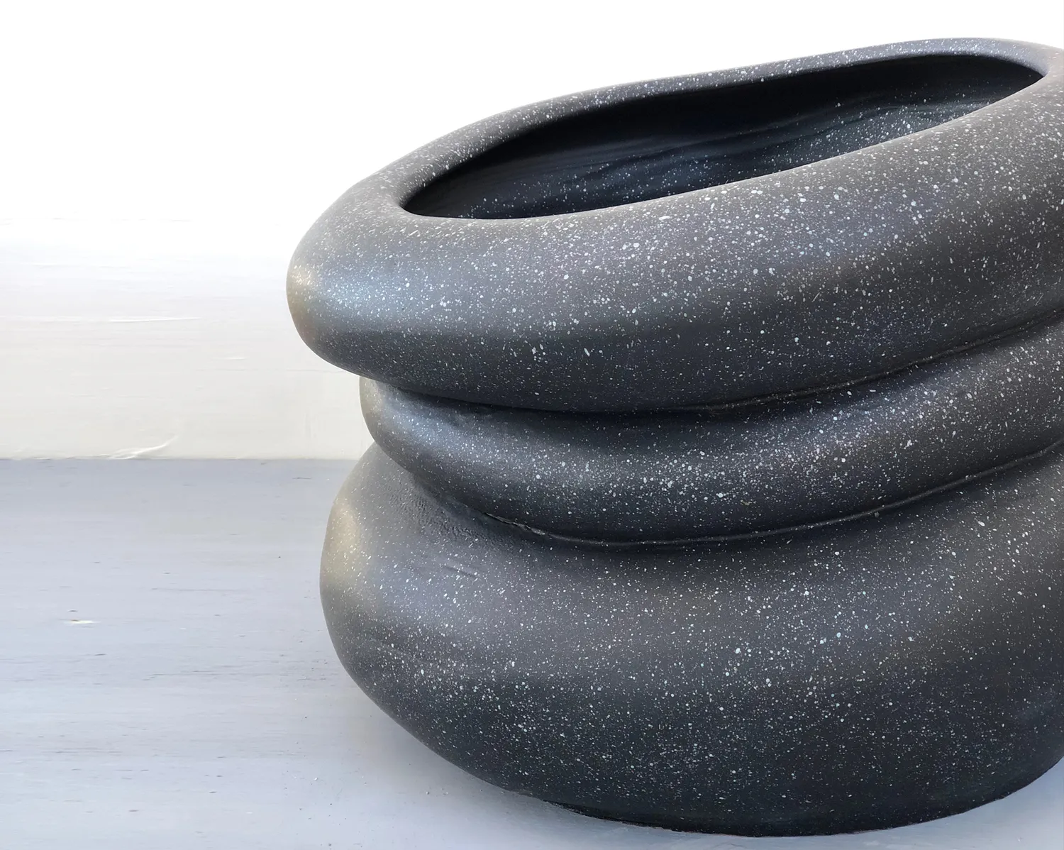 NIVA Design Colate vaso per esterni in gres vulcano