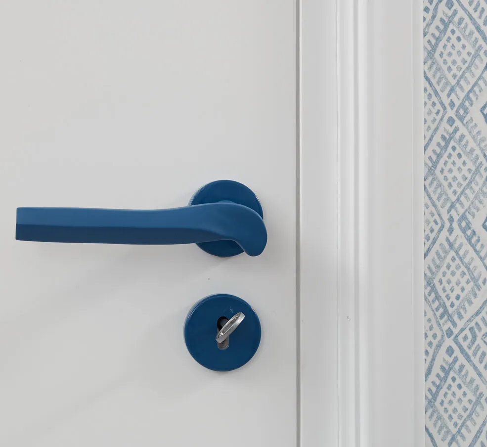 NIVA Design Prisma Blue maniglia blu porta