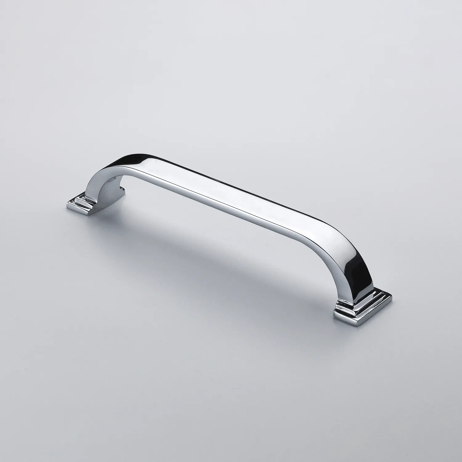 Crofts & Assinder Keswick maniglia mobile sagomata