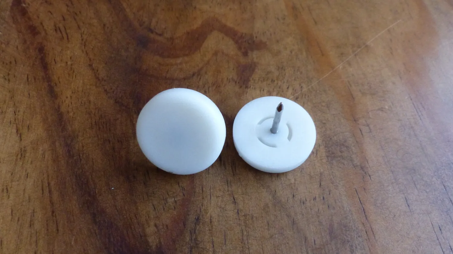 Adsamm feltrini con chiodo marroni Ø 15 mm set 32 pezzi
