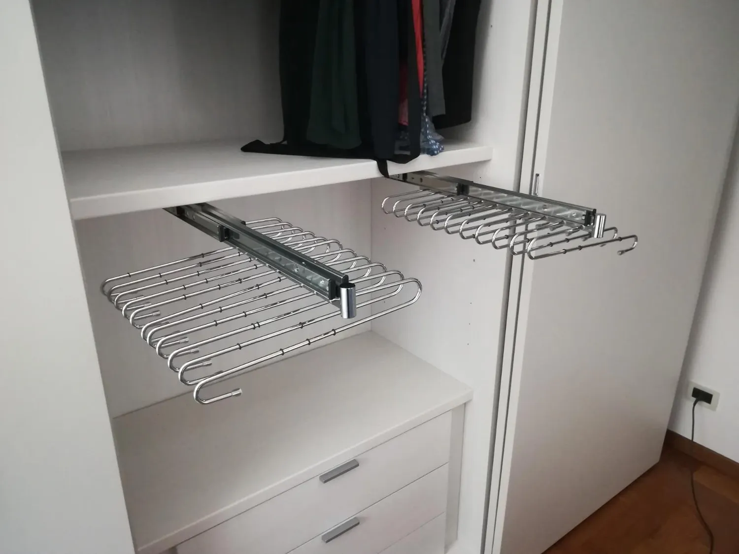Emuca porta pantaloni estraibile 11 aste pietra