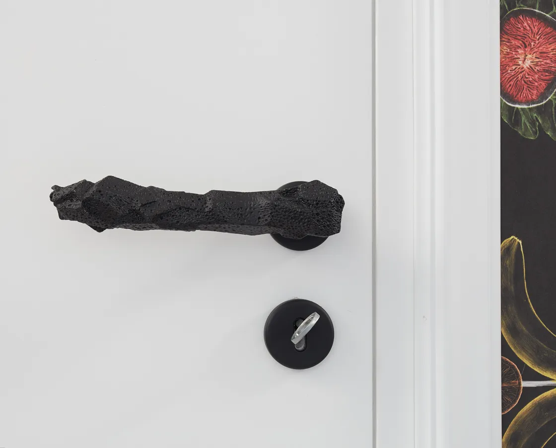 NIVA Design Lavica maniglia nera porta pietra lavica