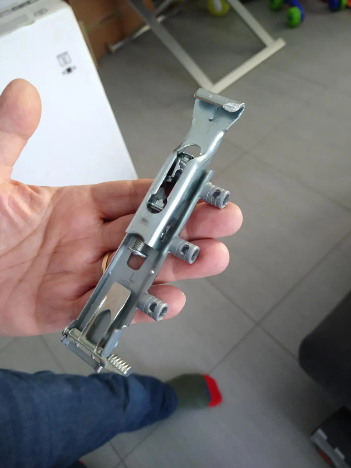 Indaux Traser-6 attaccaglie invisibili coppia 65 kg kit montaggio