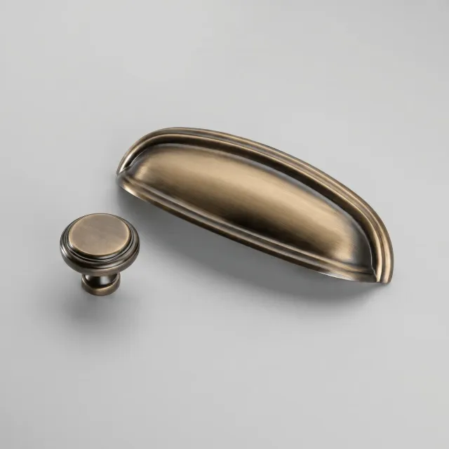 Crofts & Assinder Knightsbridge maniglia nichel classica