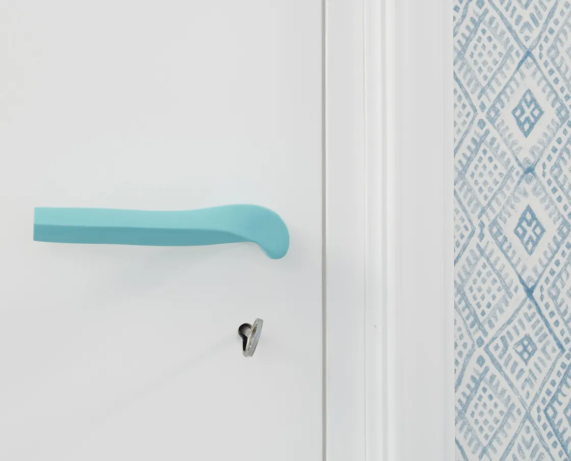 NIVA Design Prisma maniglia porta celeste lucida