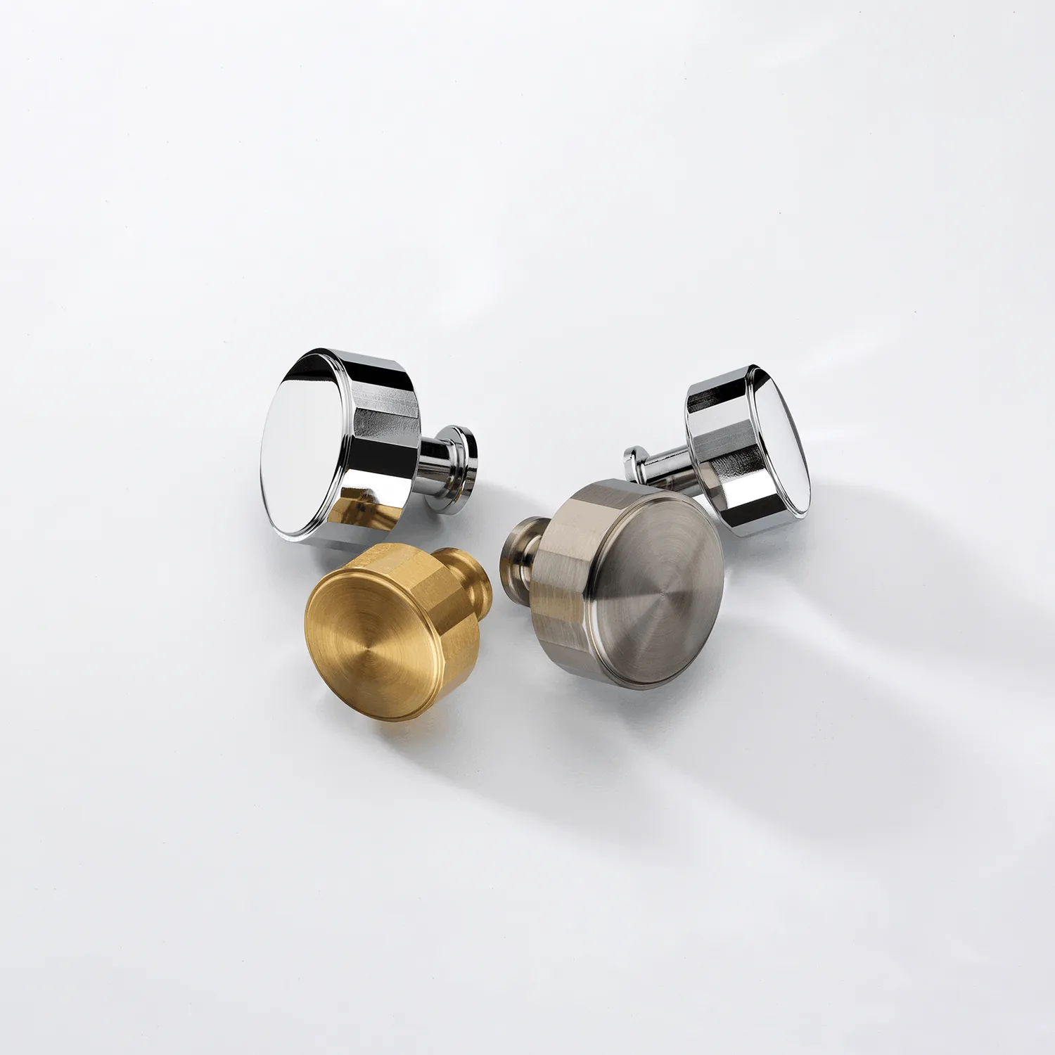 Crofts & Assinder Broadway maniglia sfaccettata