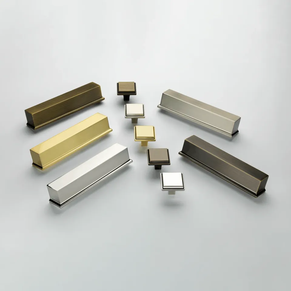 Crofts & Assinder Hamilton maniglia ottone satinato classica