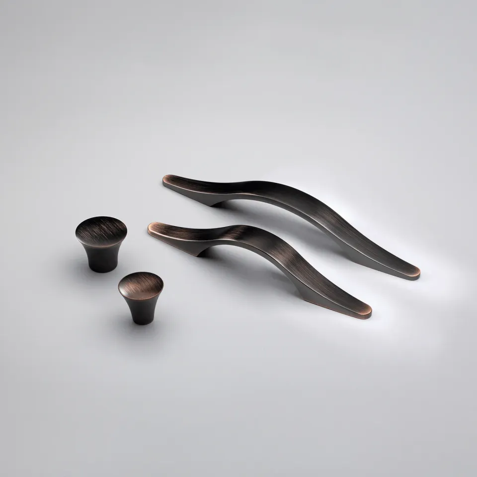 Crofts & Assinder Malvern maniglia per mobili cromata curva