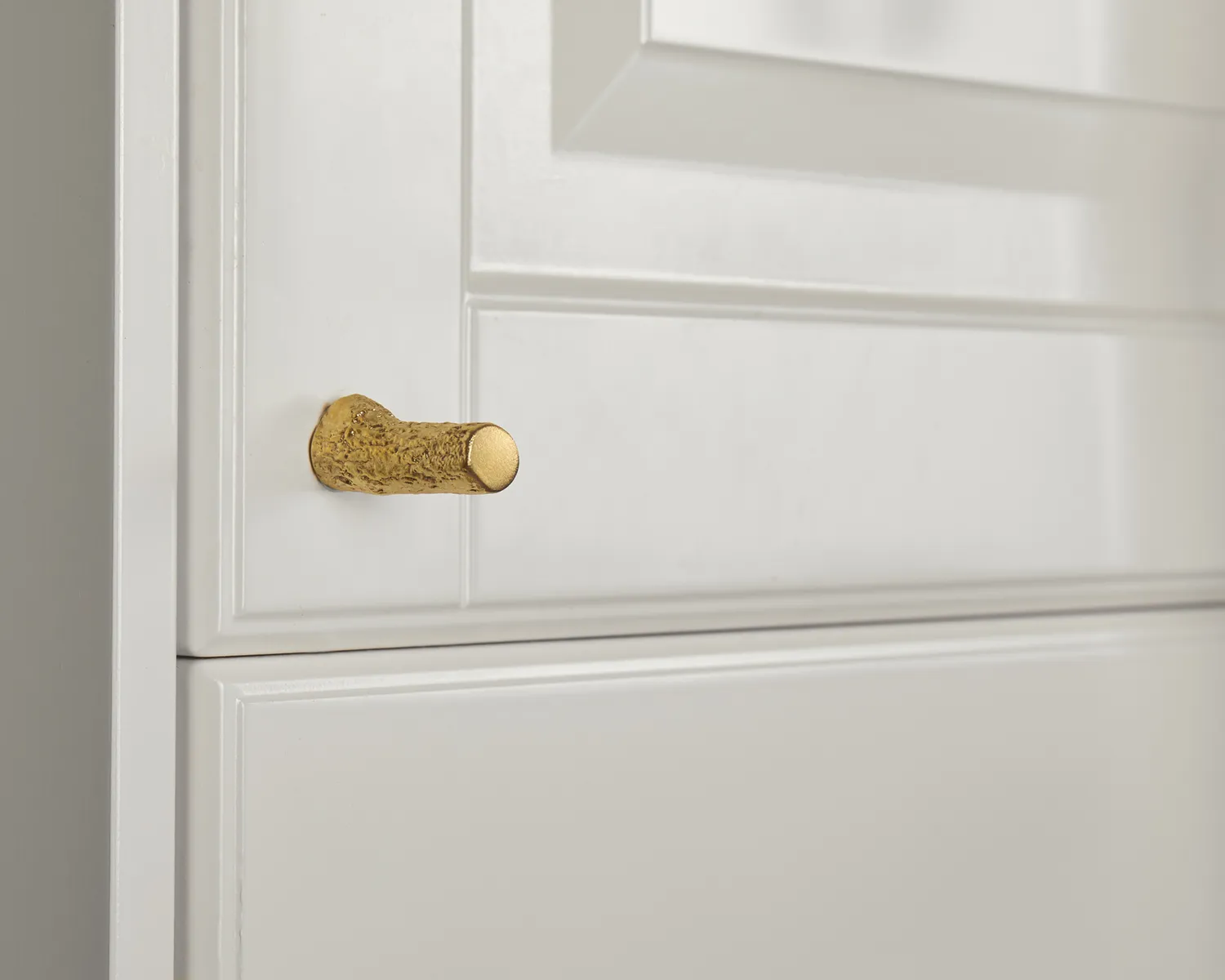 NIVA Design Black Forest Tiglio pomello ottone naturale