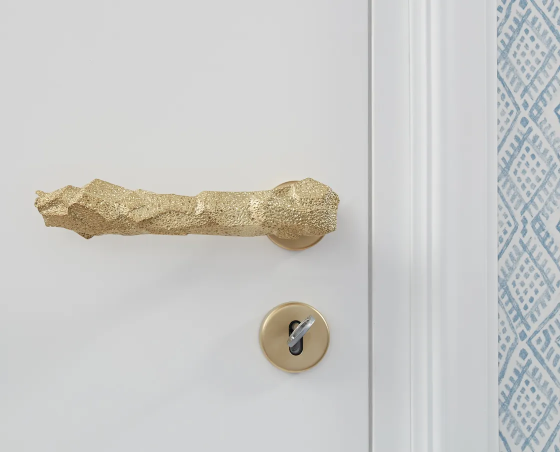 NIVA Design Lavica maniglia porta ottone texture lavica