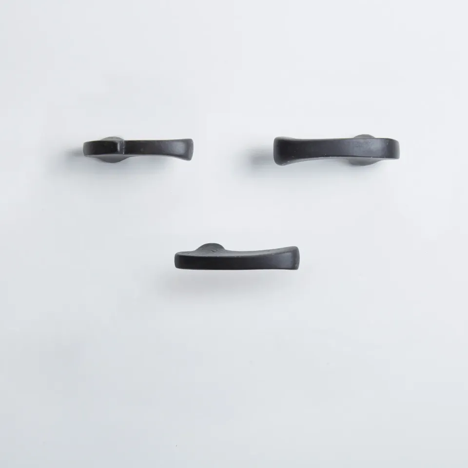 NIVA Design Inca pomello ottone nero goffrato